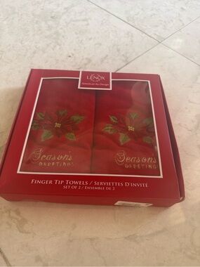 Lenox Red Fingertip Towels Set of 2 (New)
